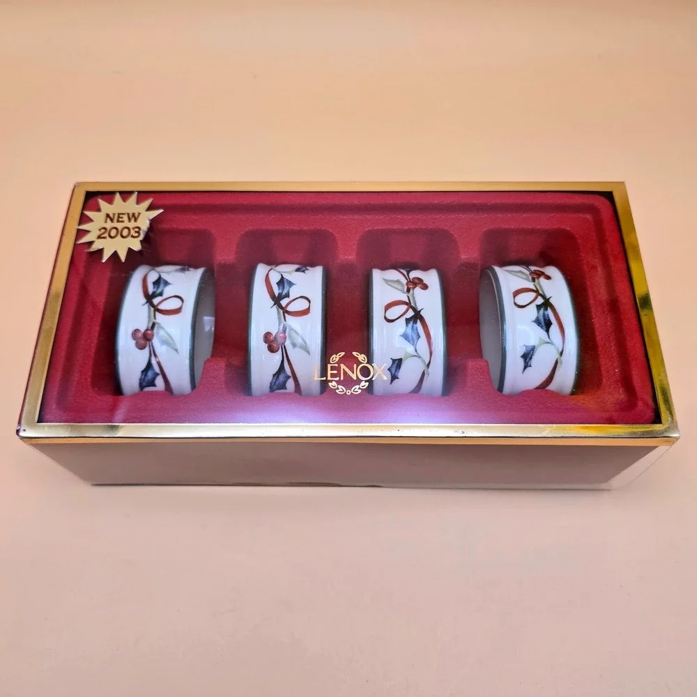 Lenox Winter Greetings Everyday Napkin Rings Set of 4 Holly Berries Ivory China